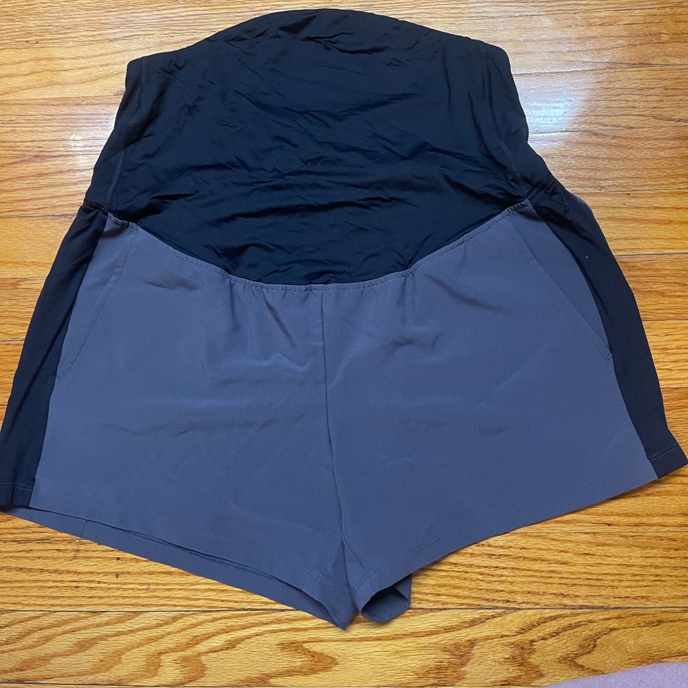 Maternity athletic shorts